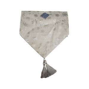 VTG Kmart Silver/whiteChristmas Glitter‎ Snowflake Jaclyn Smith New table runner